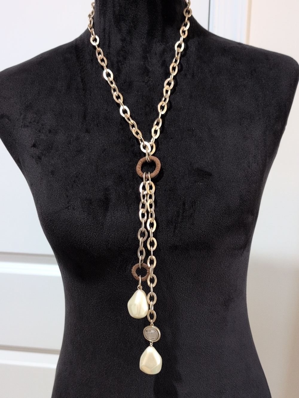 NWOT  Chico's Adjustable Length Gold Chain Lariat Necklace with Faux Pearl Drops